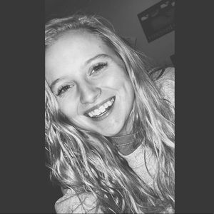 Meet your Posher, Macie